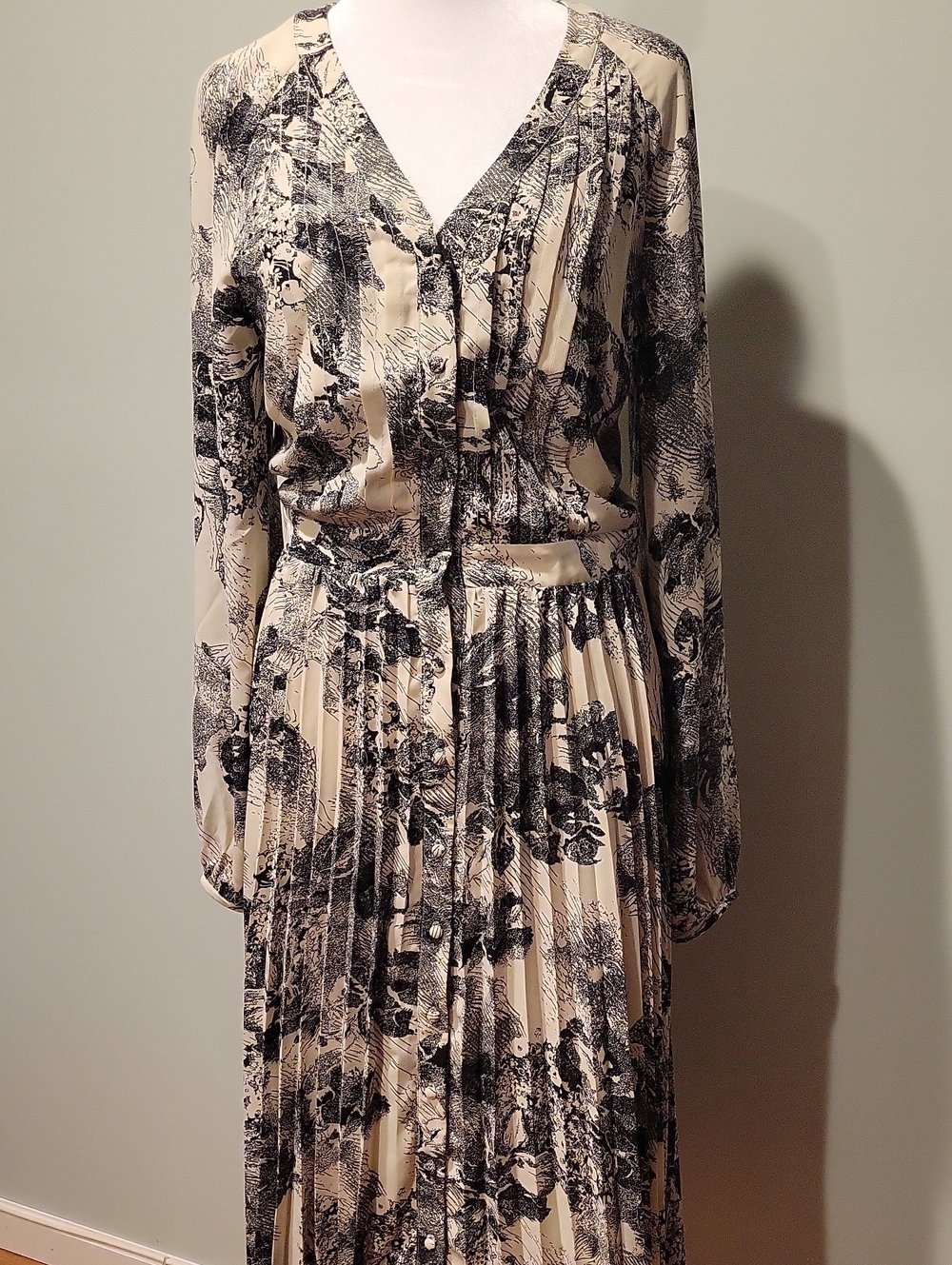 Cream And Black Pleated Skirt Dress